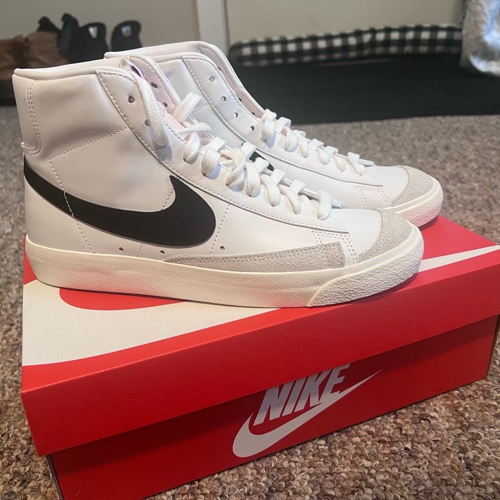 ‼️NEVER WORN‼️ Nike Women’s 9.5 Blazer Mid 77 Shoes